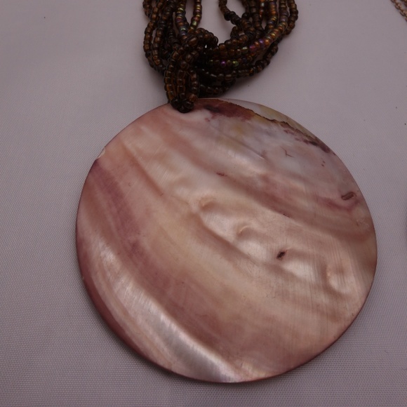 3 Shell Necklaces + 1 Pendant - Picture 3 of 7